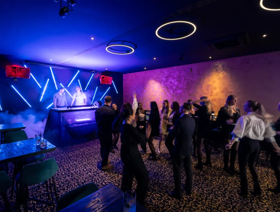 Guests dancing at HI.5 Night Bar.
